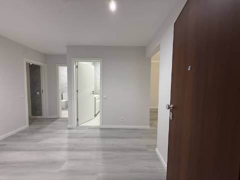 Apartamento T2 na Avenida de Ceuta em Quarteira