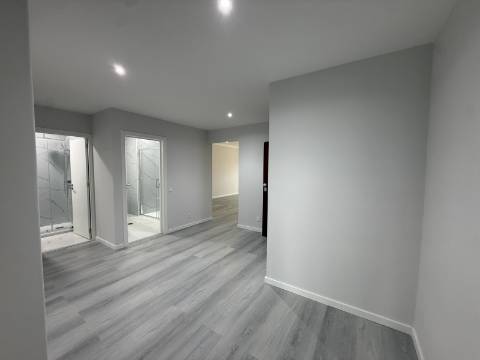 Apartamento T2 na Avenida de Ceuta em Quarteira