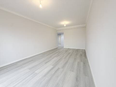 Apartamento T2 na Avenida de Ceuta em Quarteira