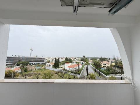 Apartamento T2 na Avenida de Ceuta em Quarteira