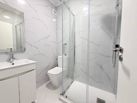 Apartamento T2 na Avenida de Ceuta em Quarteira