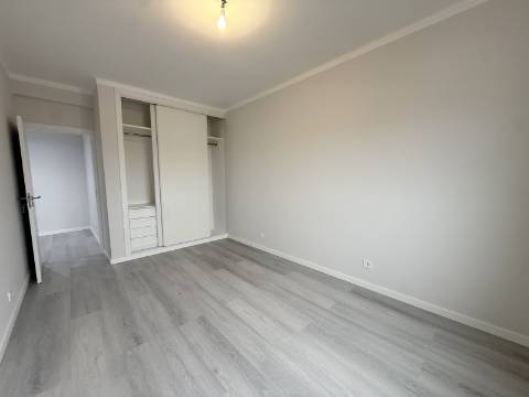 Apartamento T2 na Avenida de Ceuta em Quarteira