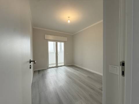 Apartamento T2 na Avenida de Ceuta em Quarteira