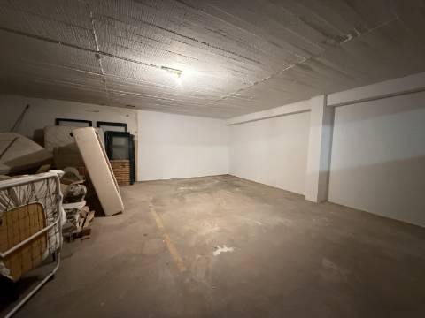 Apartamento T2 na Avenida de Ceuta em Quarteira