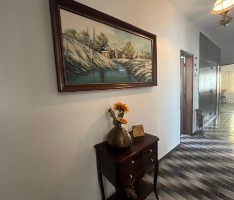 Moradia Isolada com apartamento T1 no Rogil a 5 minutos da praia