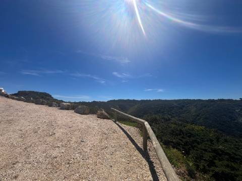 Moradia Isolada com apartamento T1 no Rogil a 5 minutos da praia