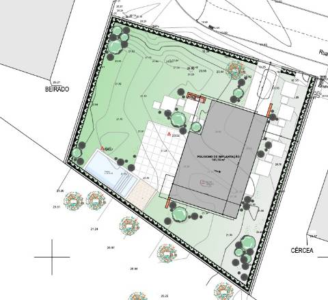 Moradia T4 isolada com piscina na Mourisca