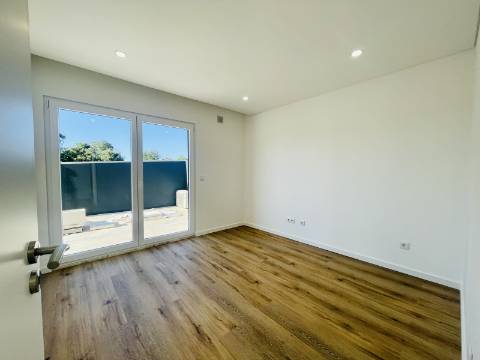 Moradia T4 nas Casas da Quinta em Palmela - Luxo, Conforto e Modernidade (Em Construção)