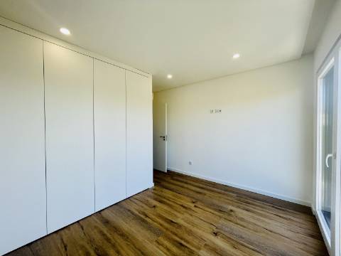 Moradia T4 nas Casas da Quinta em Palmela - Luxo, Conforto e Modernidade (Em Construção)