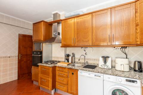 Apartamento T3 com garagem no Bairro São Gabriel em Setúbal