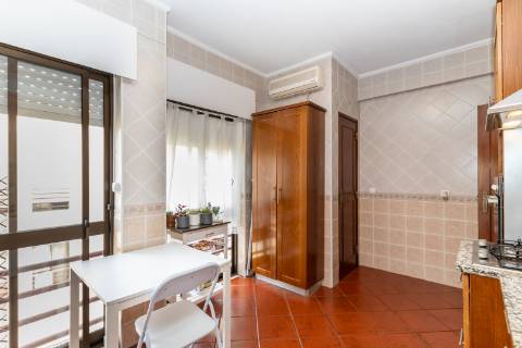 Apartamento T3 com garagem no Bairro São Gabriel em Setúbal