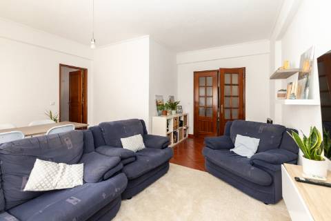 Apartamento T3 com garagem no Bairro São Gabriel em Setúbal