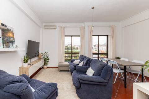 Apartamento T3 com garagem no Bairro São Gabriel em Setúbal