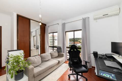 Apartamento T3 com garagem no Bairro São Gabriel em Setúbal