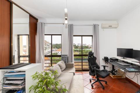 Apartamento T3 com garagem no Bairro São Gabriel em Setúbal