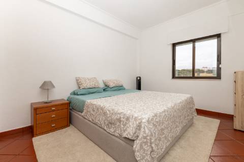 Apartamento T3 com garagem no Bairro São Gabriel em Setúbal