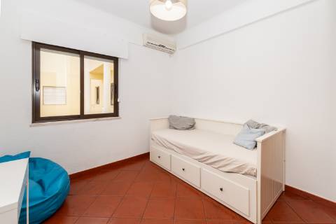 Apartamento T3 com garagem no Bairro São Gabriel em Setúbal