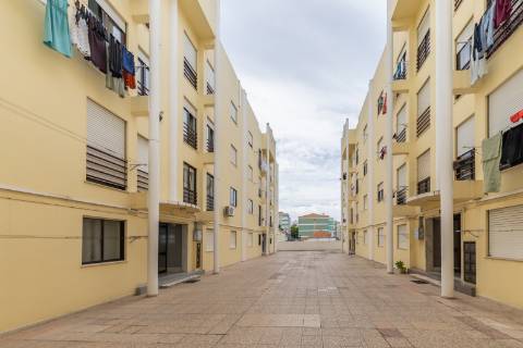 Apartamento T3 com garagem no Bairro São Gabriel em Setúbal