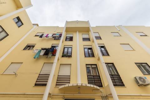 Apartamento T3 com garagem no Bairro São Gabriel em Setúbal