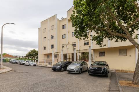 Apartamento T3 com garagem no Bairro São Gabriel em Setúbal