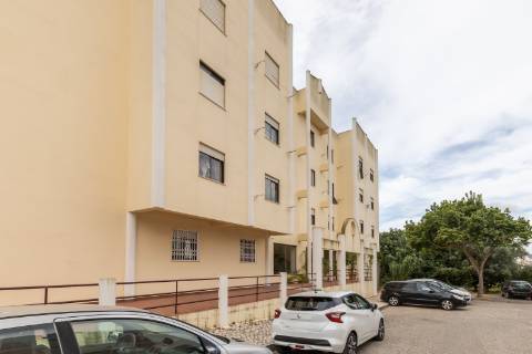 Apartamento T3 com garagem no Bairro São Gabriel em Setúbal