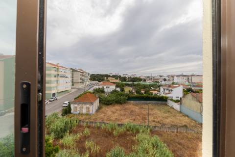 Apartamento T3 com garagem no Bairro São Gabriel em Setúbal