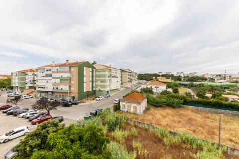 Apartamento T3 com garagem no Bairro São Gabriel em Setúbal