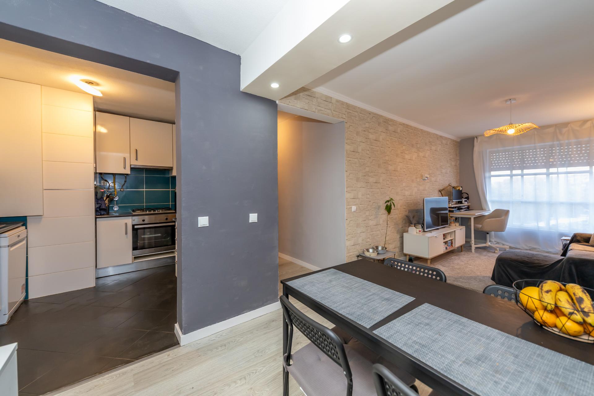 Apartamento T2 Renovado em Setúbal com Elevador | Pronto a Habitar