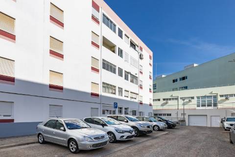 Apartamento T2 nas Manteigadas, Setúbal - Com muita luz natural