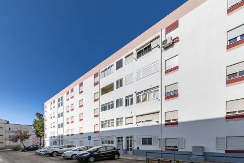 Apartamento T2 nas Manteigadas, Setúbal - Com muita luz natural