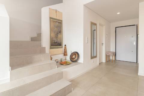 Moradia T3+1 em Banda como Nova com pátio e Vista Castelo de Palmela - Aires