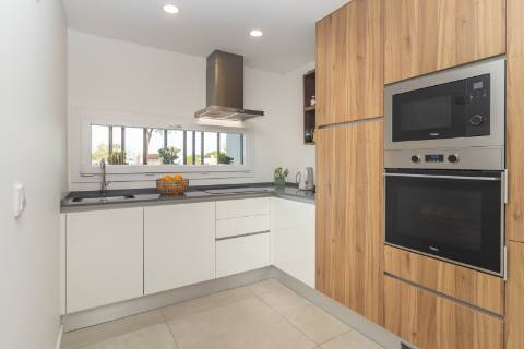 Moradia T3+1 em Banda como Nova com pátio e Vista Castelo de Palmela - Aires