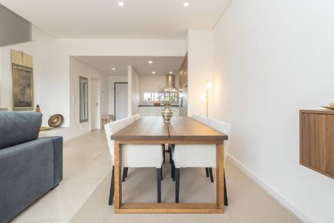 Moradia T3+1 em Banda como Nova com pátio e Vista Castelo de Palmela - Aires