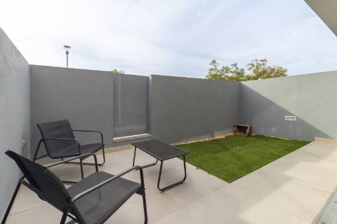 Moradia T3+1 em Banda como Nova com pátio e Vista Castelo de Palmela - Aires