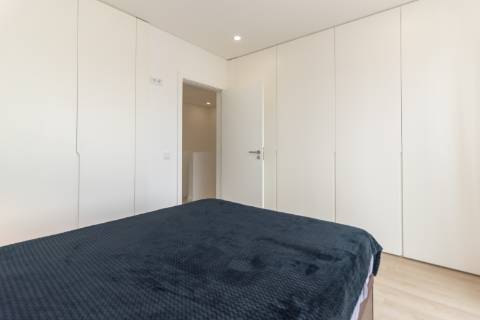 Moradia T3+1 em Banda como Nova com pátio e Vista Castelo de Palmela - Aires