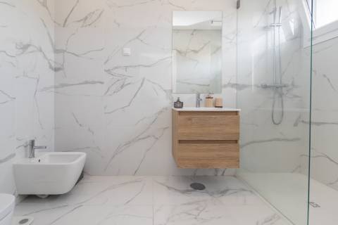 Moradia T3+1 em Banda como Nova com pátio e Vista Castelo de Palmela - Aires