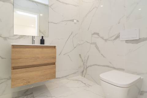 Moradia T3+1 em Banda como Nova com pátio e Vista Castelo de Palmela - Aires