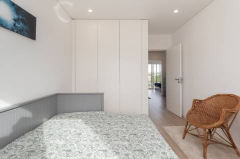 Moradia T3+1 em Banda como Nova com pátio e Vista Castelo de Palmela - Aires