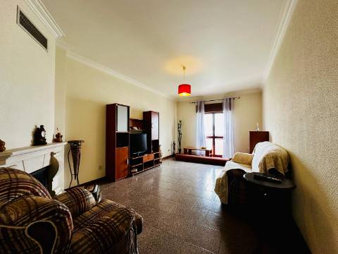 Arrendamento T2 com parqueamento - Hospital