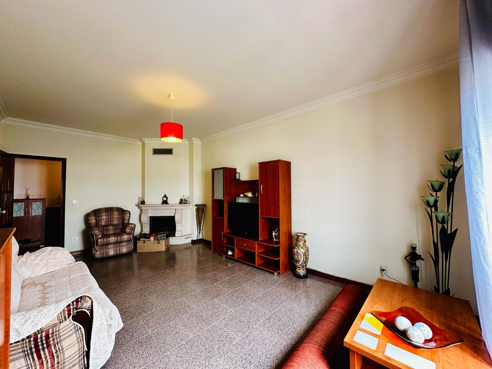 Arrendamento T2 com parqueamento - Hospital