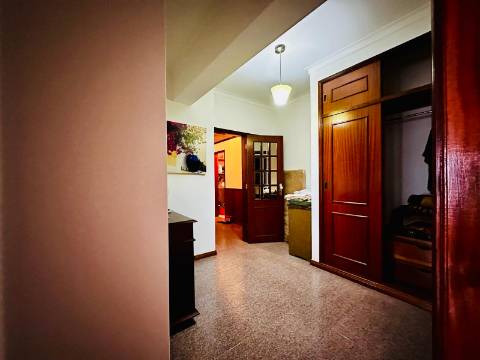 Arrendamento T2 com parqueamento - Hospital