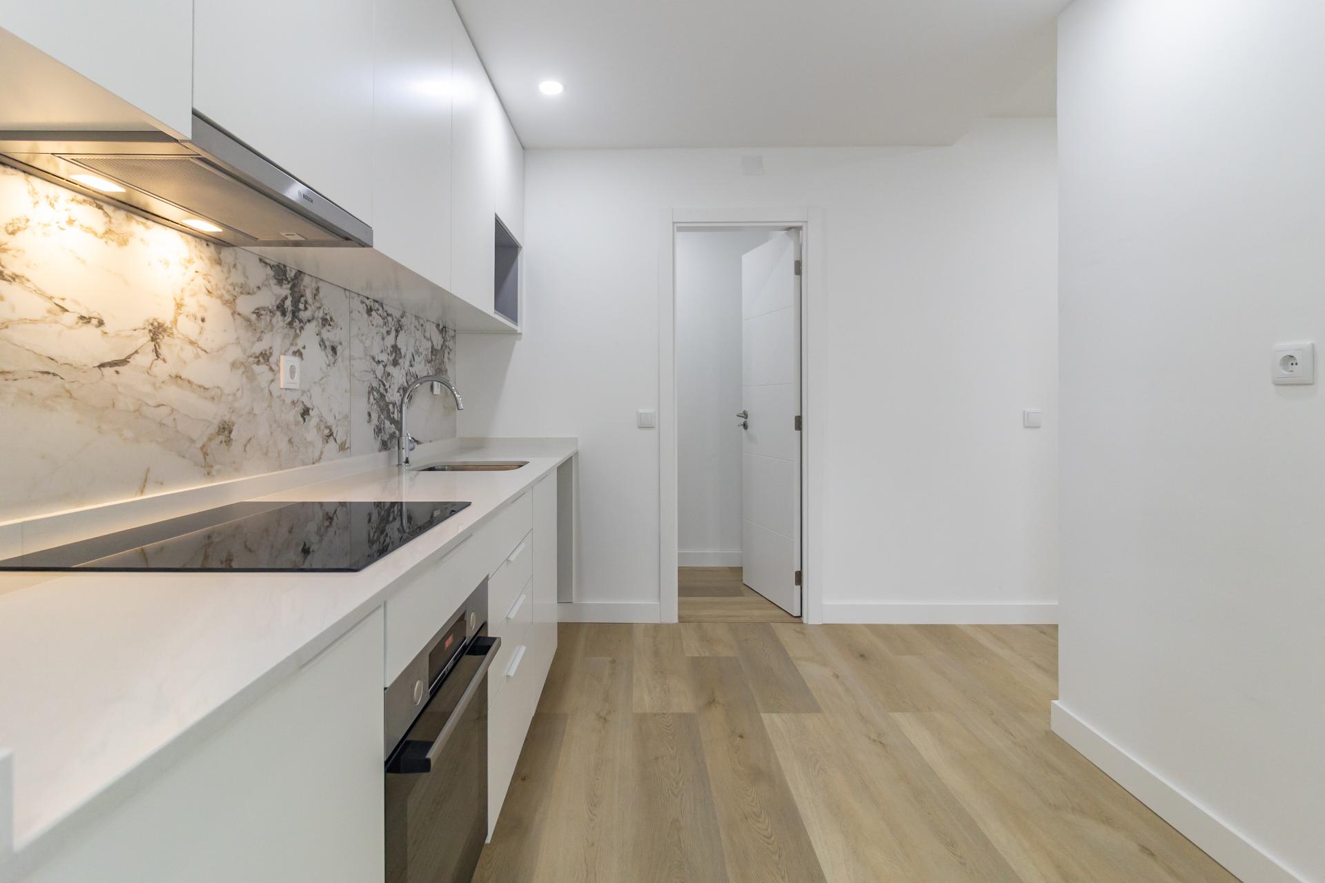 Apartamento T3 Remodelado com zona exterior comum junto ao parque em Vanicelos, Setúbal