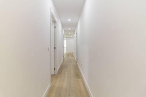 Apartamento T3 Remodelado com zona exterior comum junto ao parque em Vanicelos, Setúbal