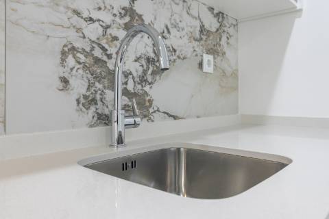 Apartamento T3 Remodelado com zona exterior comum junto ao parque em Vanicelos, Setúbal