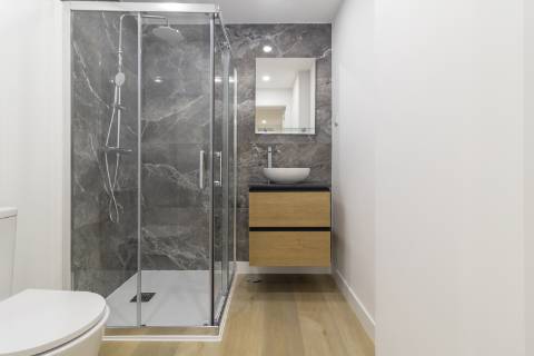 Apartamento T3 Remodelado com zona exterior comum junto ao parque em Vanicelos, Setúbal