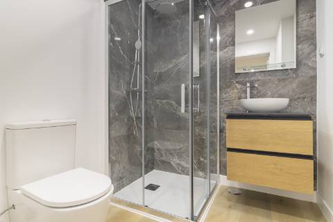 Apartamento T3 Remodelado com zona exterior comum junto ao parque em Vanicelos, Setúbal