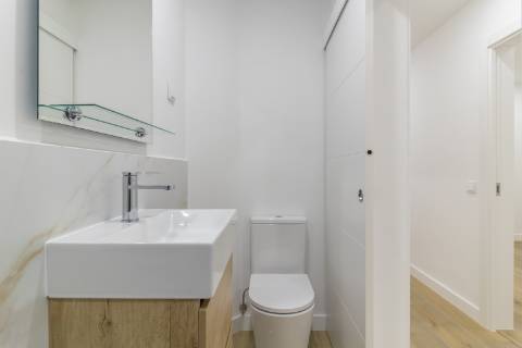 Apartamento T3 Remodelado com zona exterior comum junto ao parque em Vanicelos, Setúbal