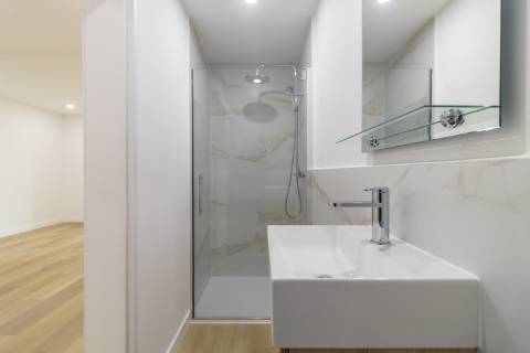 Apartamento T3 Remodelado com zona exterior comum junto ao parque em Vanicelos, Setúbal