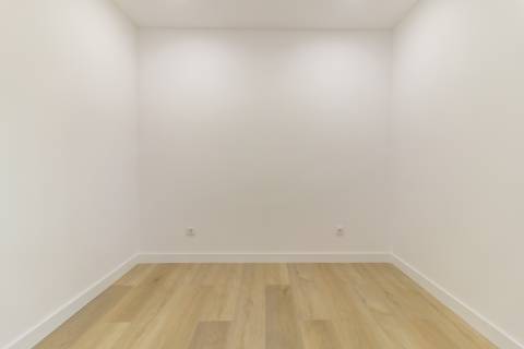 Apartamento T3 Remodelado com zona exterior comum junto ao parque em Vanicelos, Setúbal