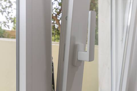 Apartamento T3 Remodelado com zona exterior comum junto ao parque em Vanicelos, Setúbal